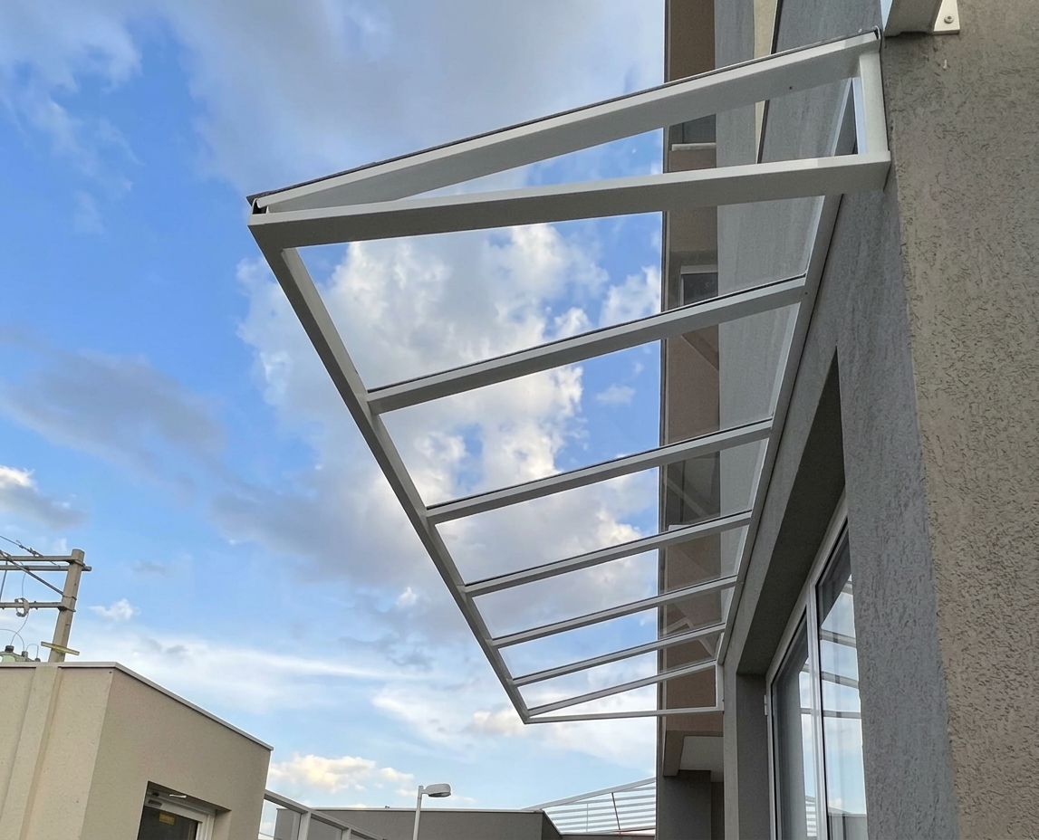 Cobertura Fixo Inclinada em Vidro Policarbonato Compacto Transparente com Estrutura em Alumínio
